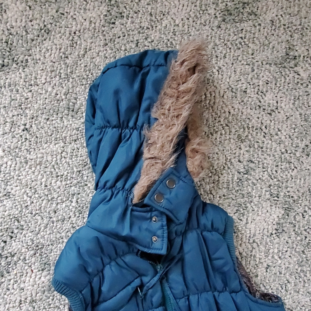 Vest - Picture 2 of 3